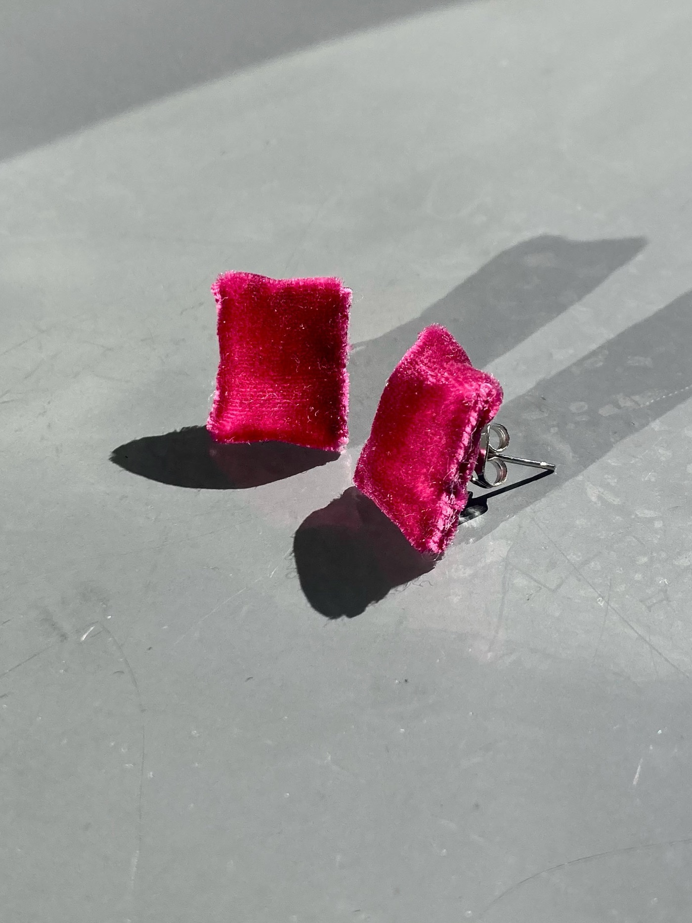 Coppia di Candy rosa fotografati con ombra netta
